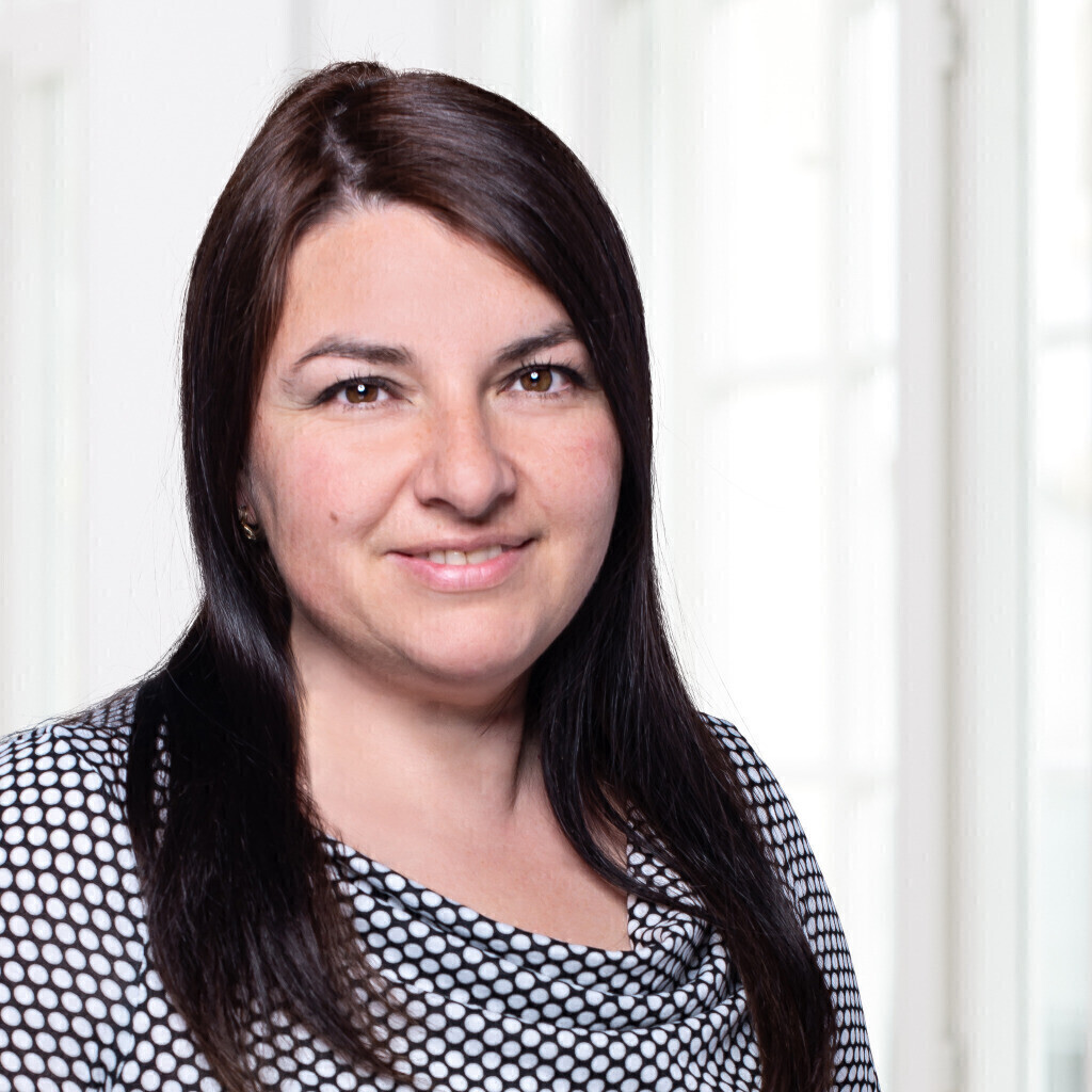 Dr. Yana Rüdenauer Senior User Experience Designer Itemis AG XING