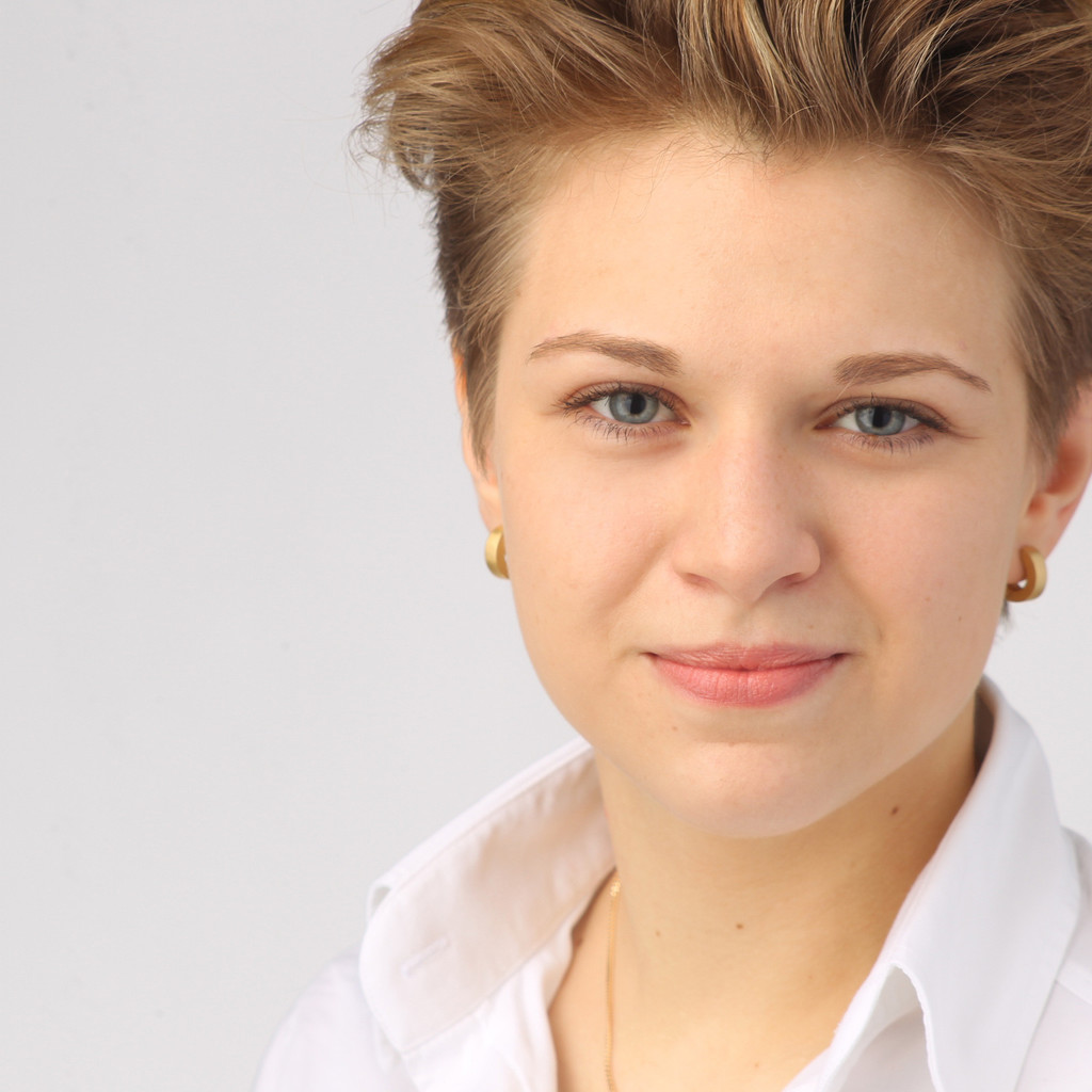 katharina-theresa-asenbrunner-f-b-management-trainee-hotel