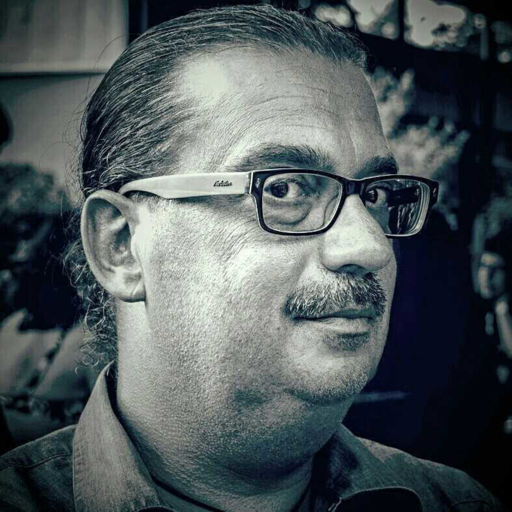 Mario Mayer Arbeit suchender Vollzeithausmann für Industrie und Handel