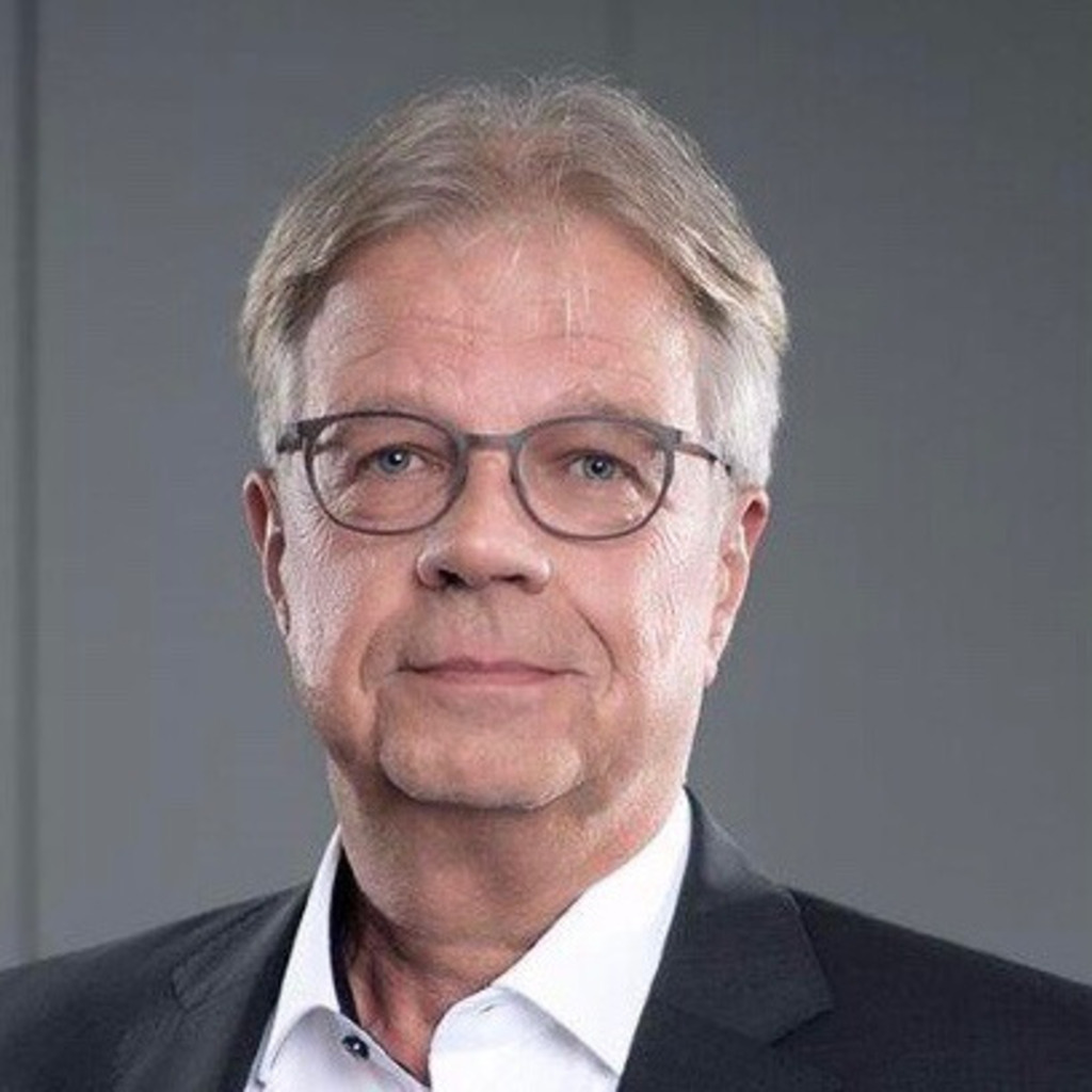 André Bönnighausen Senior Manager Product Architecture CGM CLINICAL