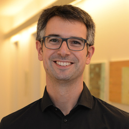 Dr. Niclas Freund