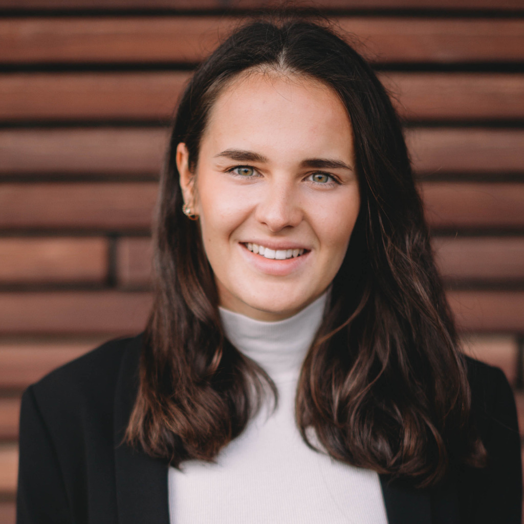 Jacqueline Mickenbecker - Freiwilligenarbeit Sansibar - Wayers | XING