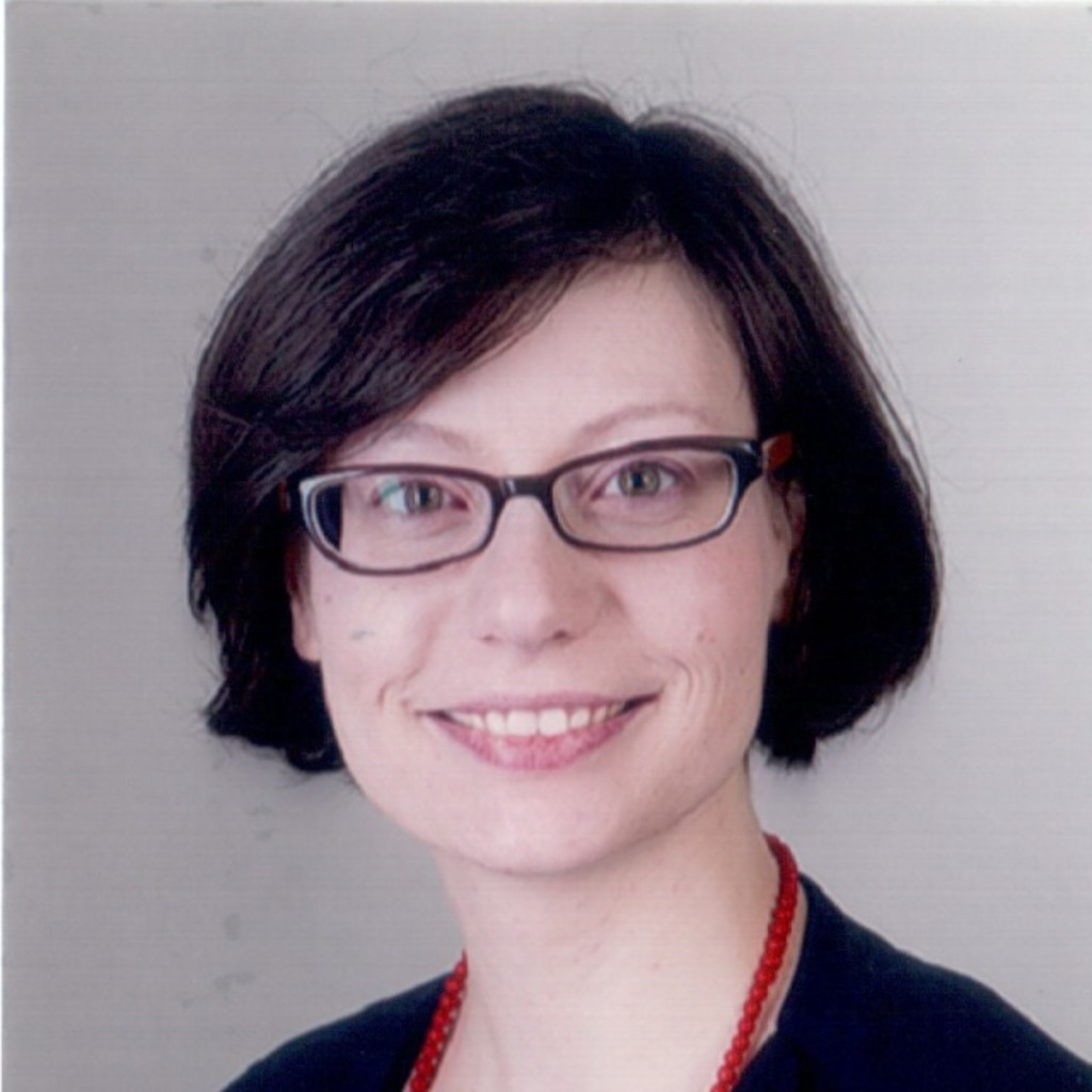 Dr. Julia Grund QP DERMAGO GmbH XING