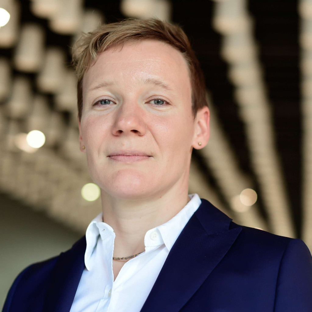 Heike Bollmann Senior Manager Product CGM LAUER XING