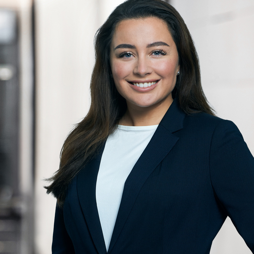 Lara Schütte Real Estate Manager MOMENI Gruppe XING