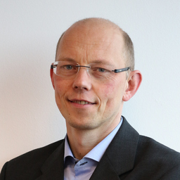 Dr. Dominik Thron