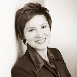 Dr. Julia Kusznir