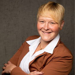 Nadine Holst