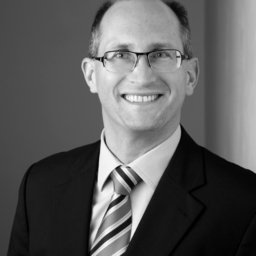 Dr. Axel Kiss