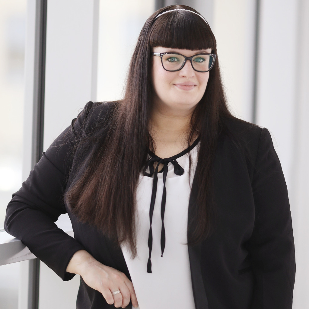 Claudia Weis Recruiterin Schwarz Produktion XING