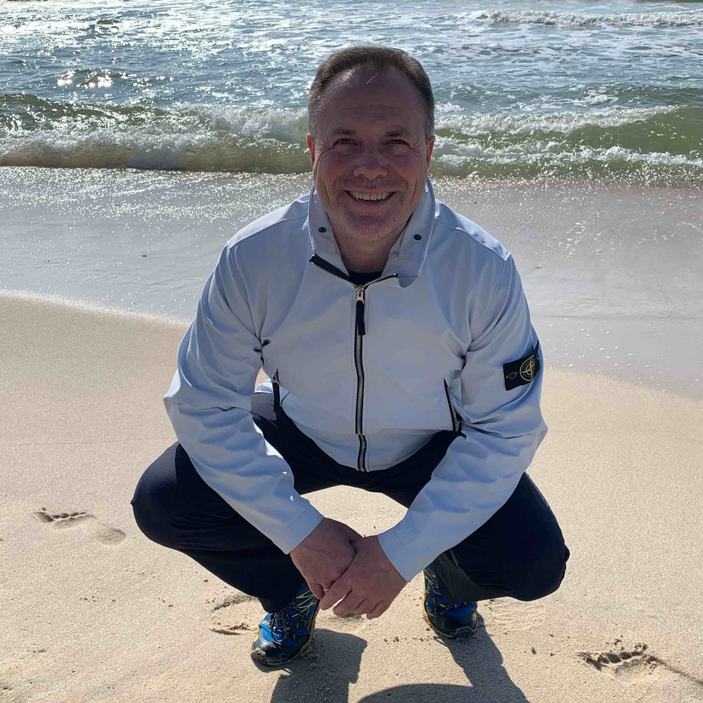 Max Wolf Chief Operating Officer (COO/CSO) dx.one GmbH / a