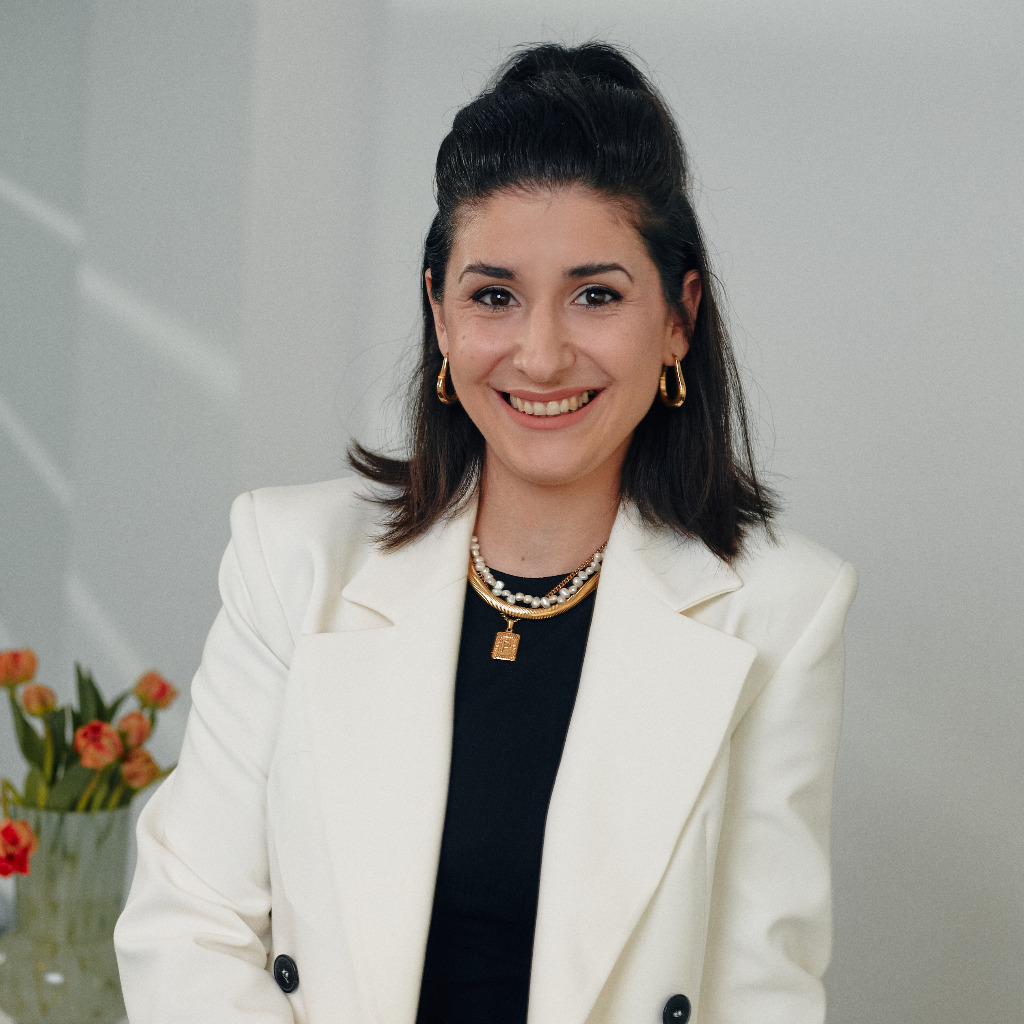 Pia Jüssen Sales Assistant Necklays XING