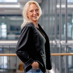 Yvonne Schuster