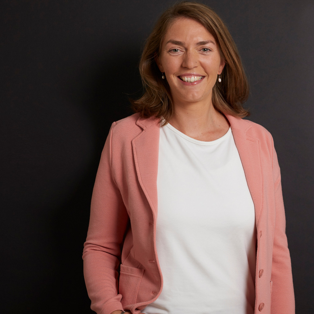 Anne Averbeck SeniorProjektmanager SHAKEN not STIRRED Consulting