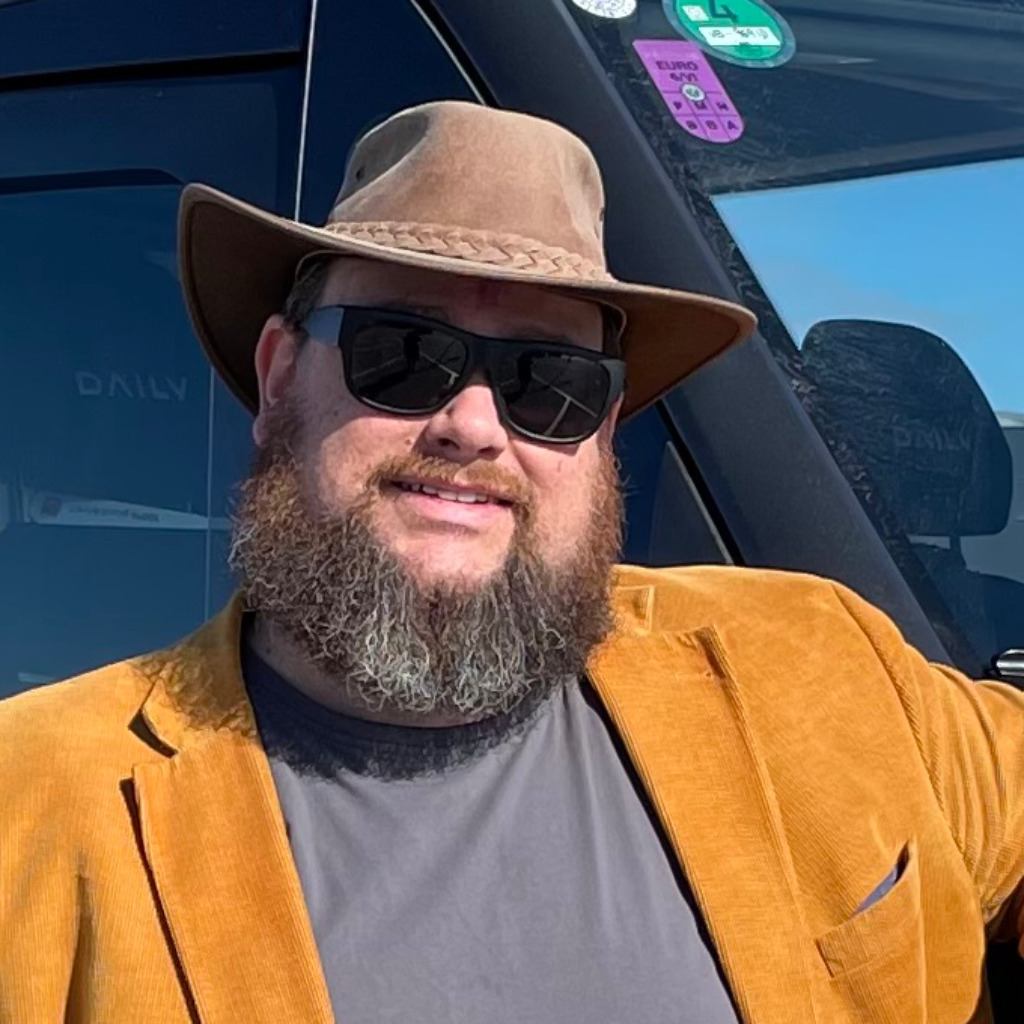 Camillo Bernardi Chief Executive Officer (CEO) VERSEM e.U. XING