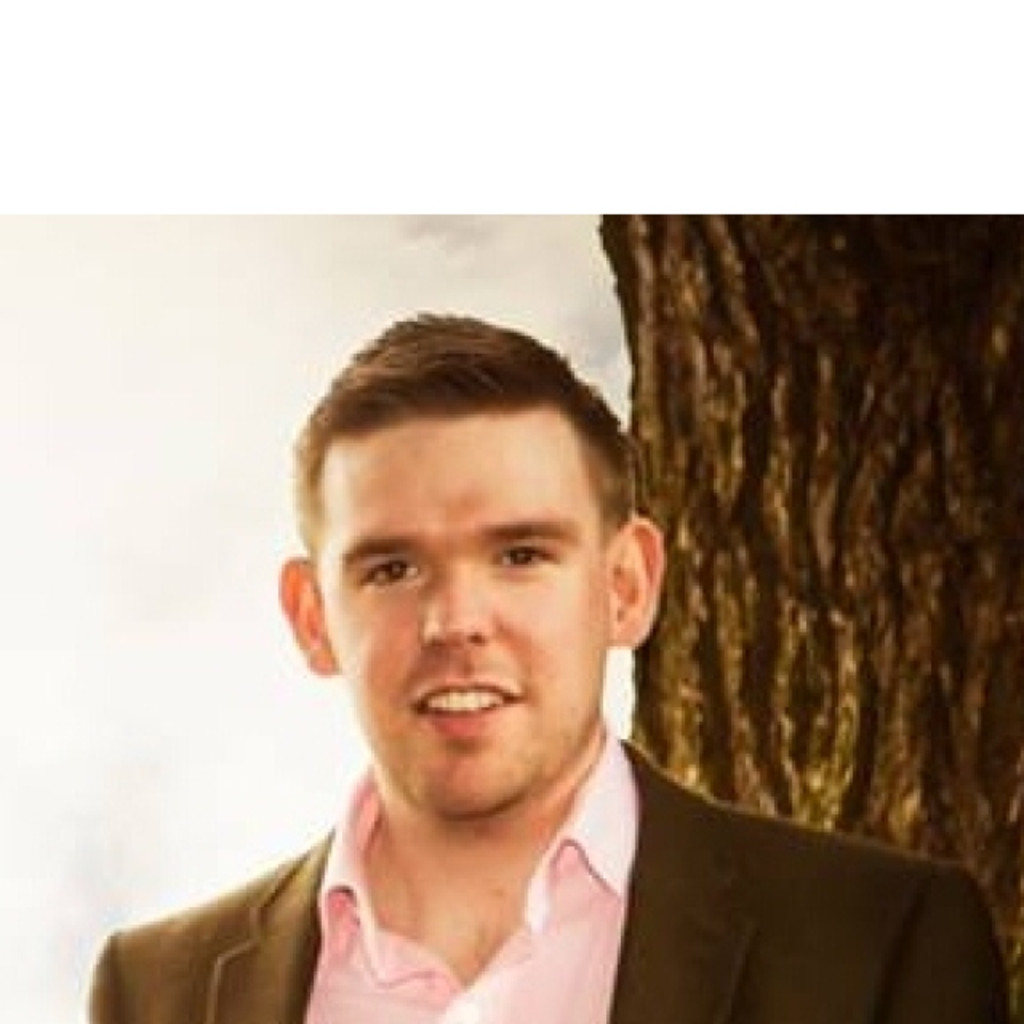 Ross Fullarton Director & International Headhunter Douglas Fox XING
