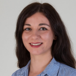 Julia Topcu
