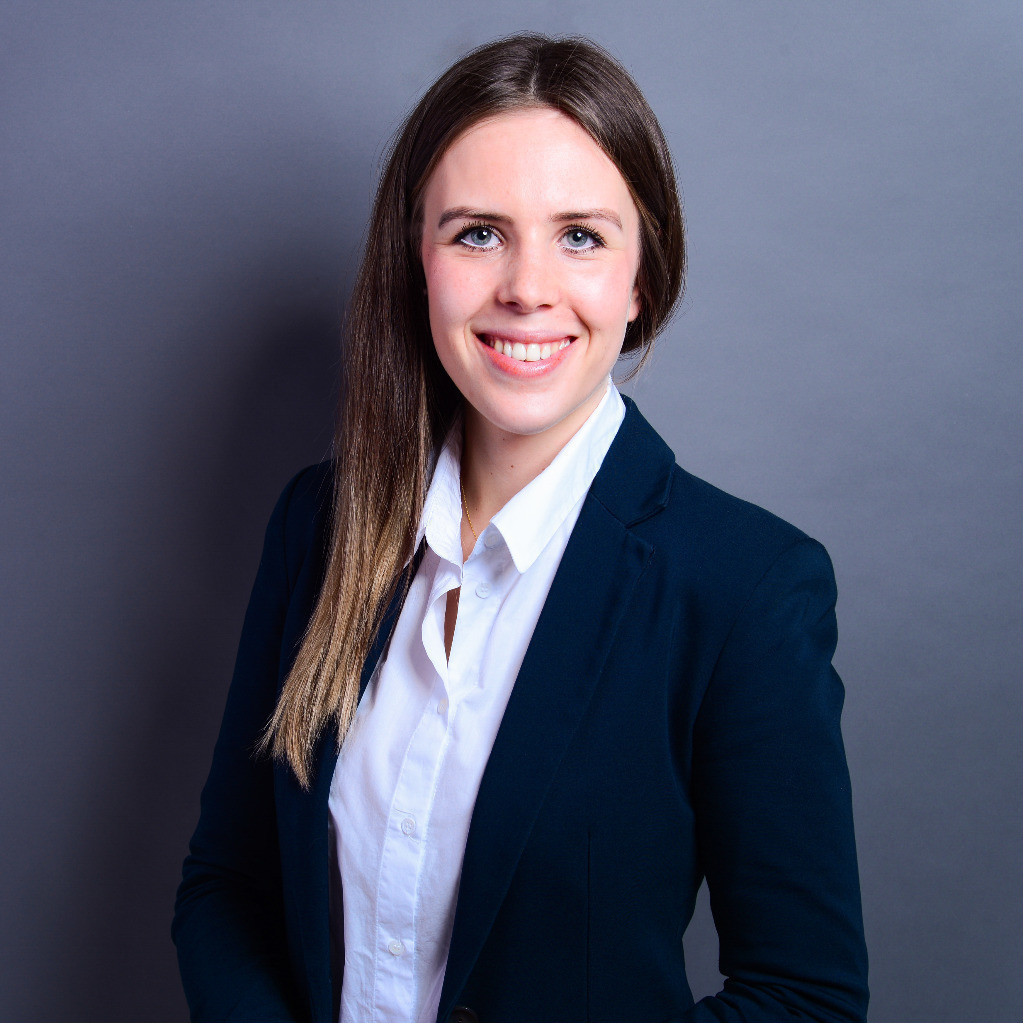 Julia Binder Associate Sales Team Manager Computer Futures, ein