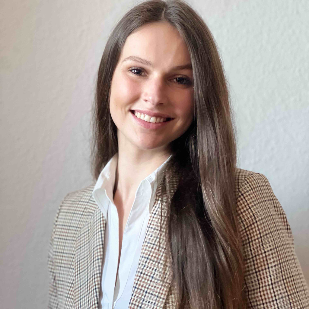 Chantal Funke - Junior Marketing- Und Vertriebsmanagerin - Emlyn GmbH ...