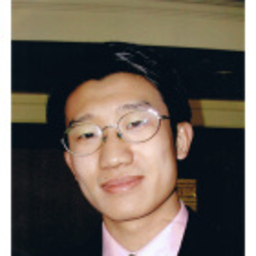 坚 何
