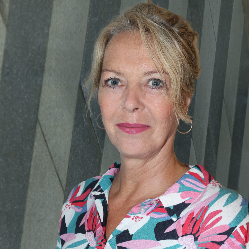 Claudia Ziemann Grafikdesignerin Röther Beteiligungs GmbH XING