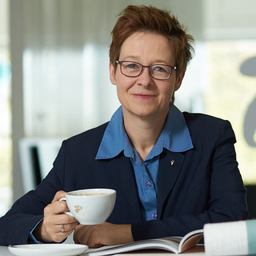 Mag. Anja Staack
