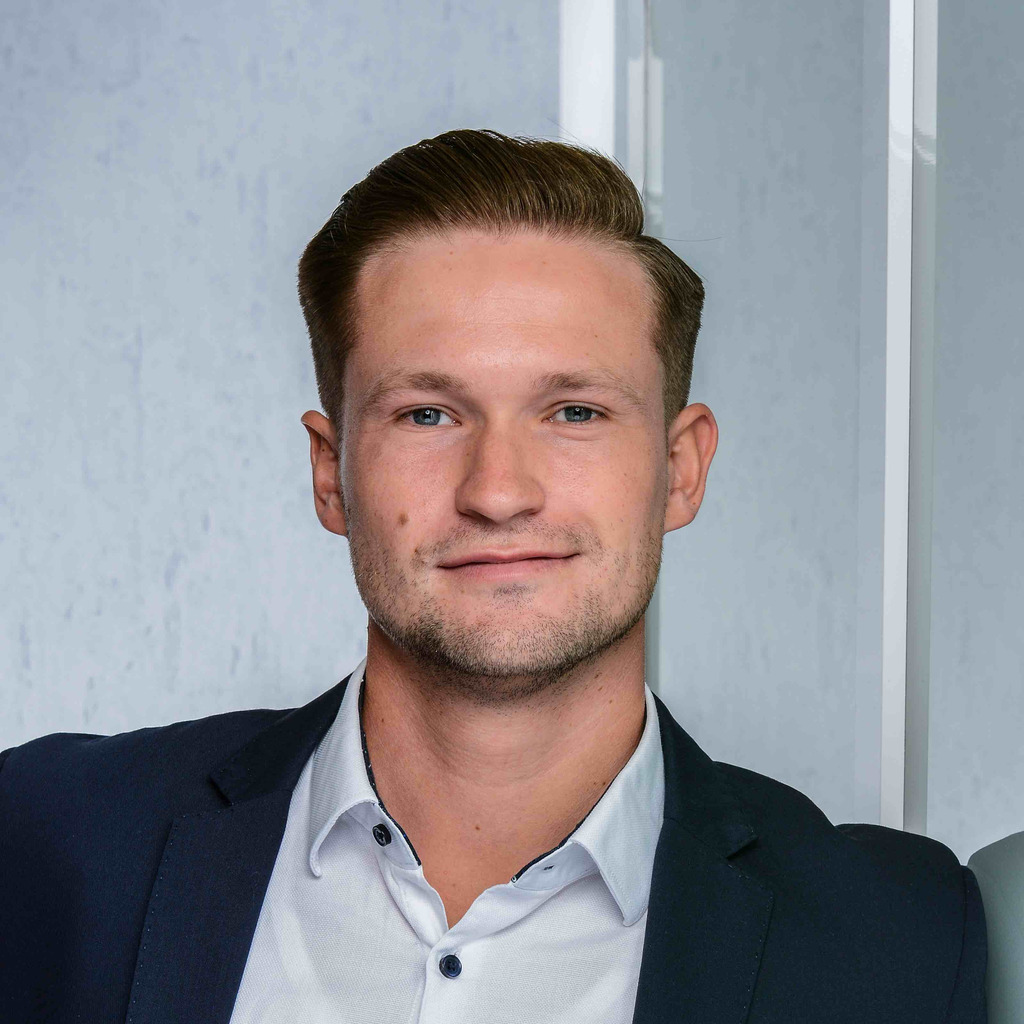 henrik-menz-junior-consultant-roland-berger-xing