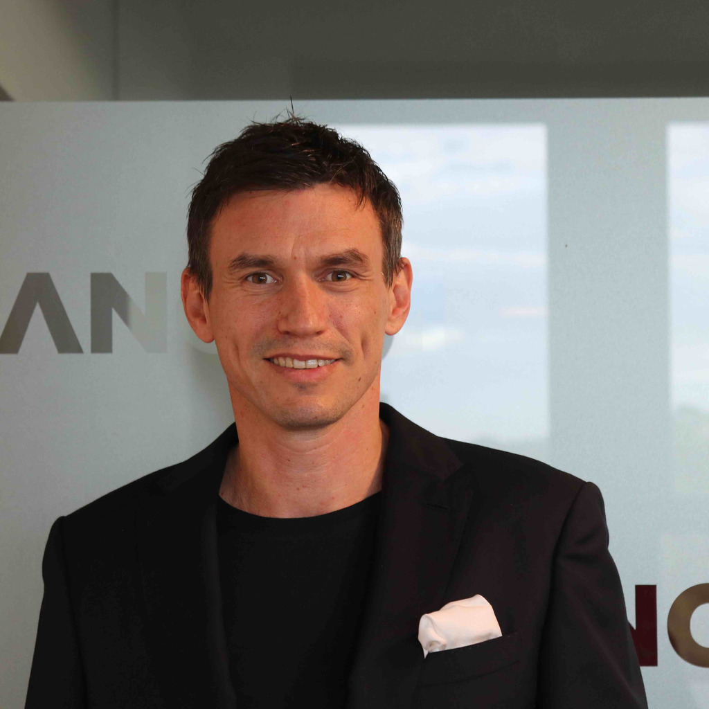 John Kennard Senior Vice President (SVP); Geschäftsführer