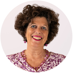 Dr. Anja Strassburger