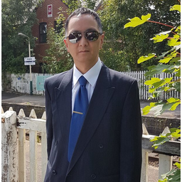 Dr Alex Leon