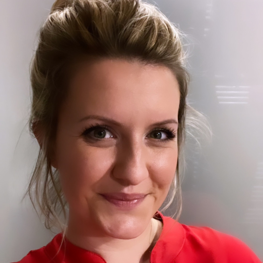 Anna Ueckert Assistentin Head of Region GERMANY / EU CENTRALEAST