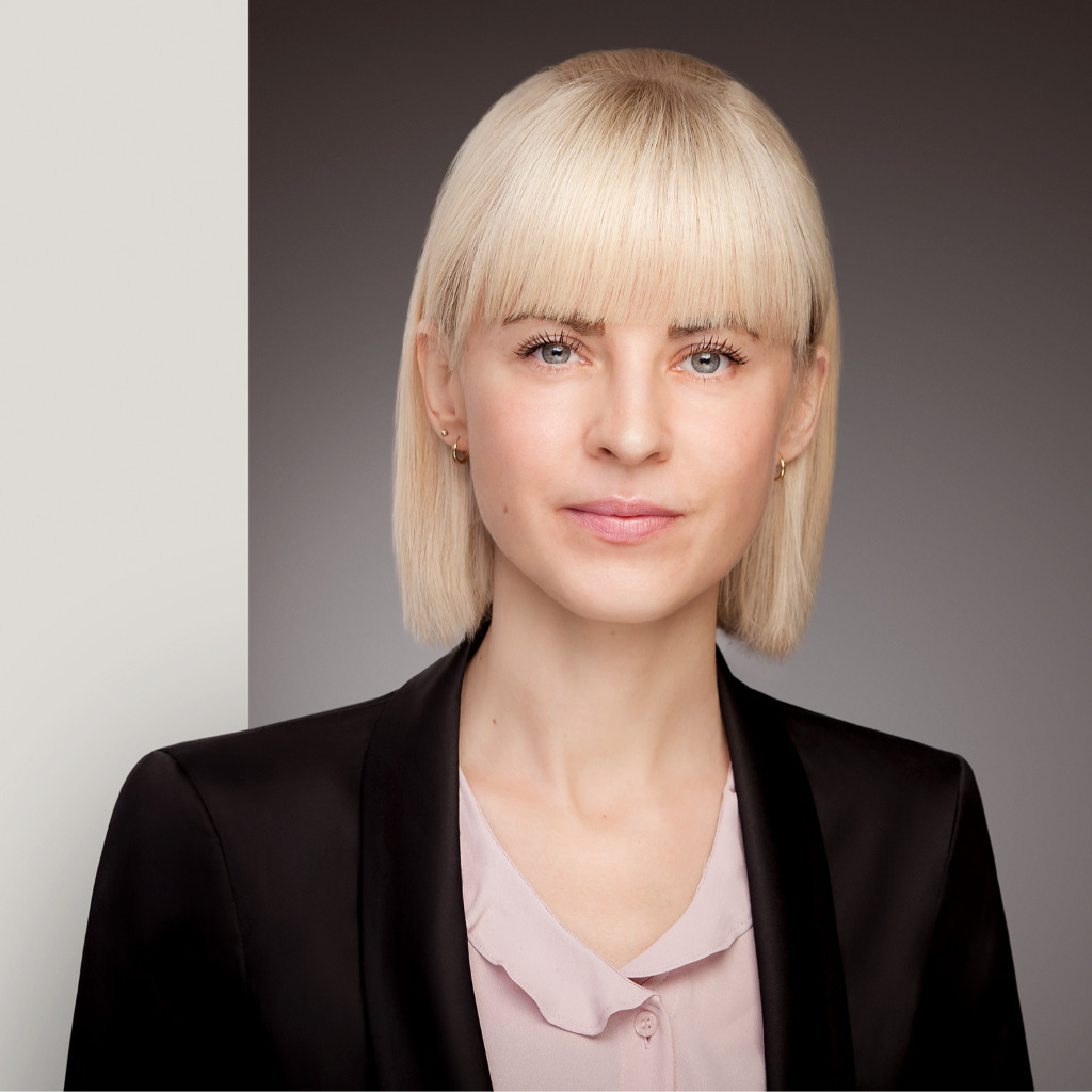 Kerstin Weinhold Management Accountant (IT) KPMG AG