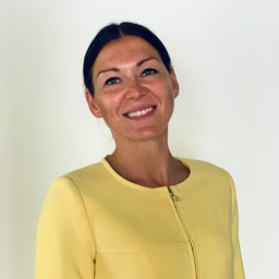 Dr. Julia Gumula