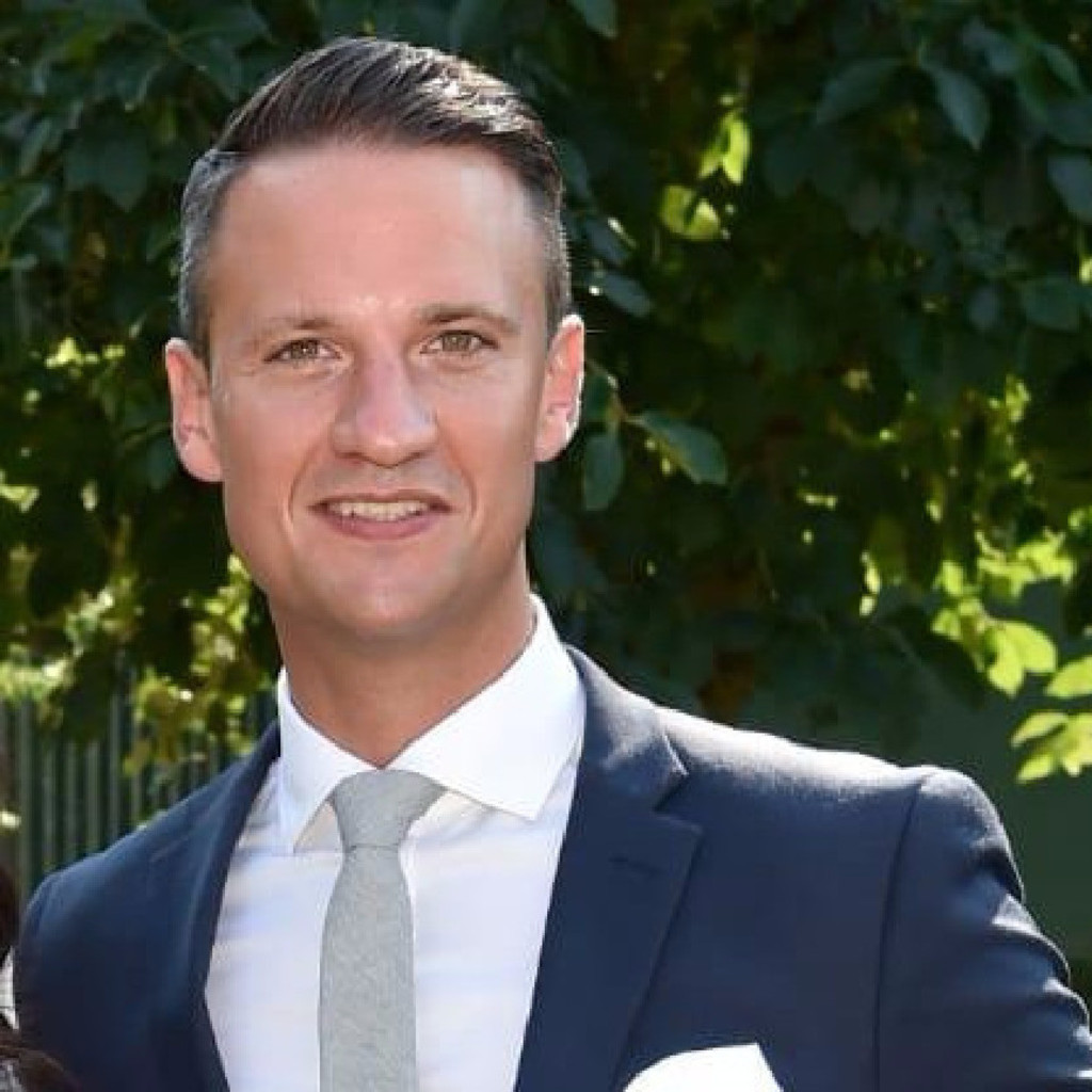 Ostrowski aus Düsseldorf in der Personensuche von Das Telefonbuch