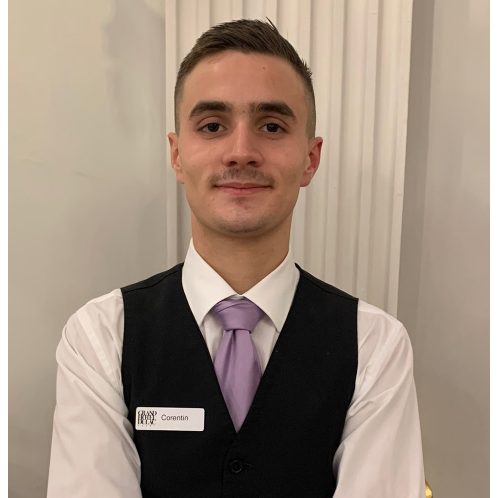 Corentin Martos Commis de salle Grand hôtel du Lac XING