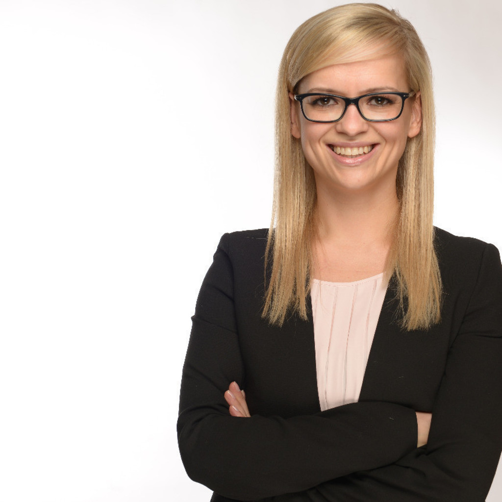 Olga Müller Senior Manager Controlling Porsche Design Group XING