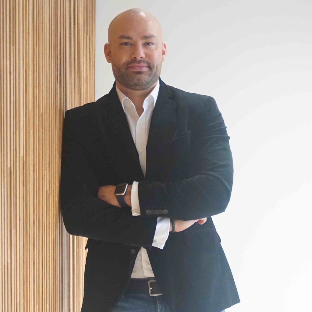 Ricardo Serrano Geschäftsführer Lacar Associate Employee UG XING