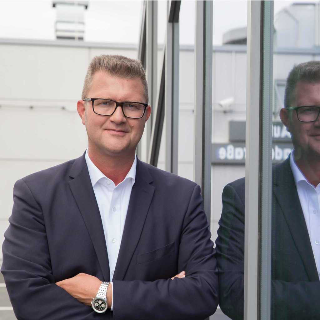 Marc Fröhlingsdorf Sprecher der Filialgebietsleitung Düsseldorf Postbank eine Marc Fröhlingsdorf Sprecher der Filialgebietsleitung Düsseldorf Postbank eine