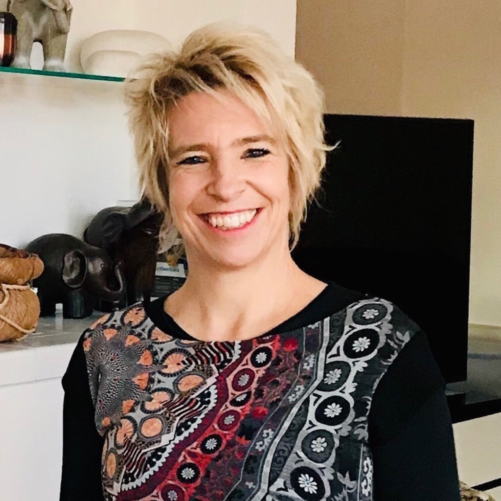 Astrid Baumann Mitglied der Geschäftsleitung CMS Credit Management