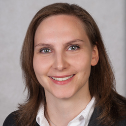 Dr. Julia Steringer