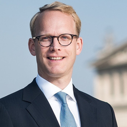 Dr. Moritz Schneider