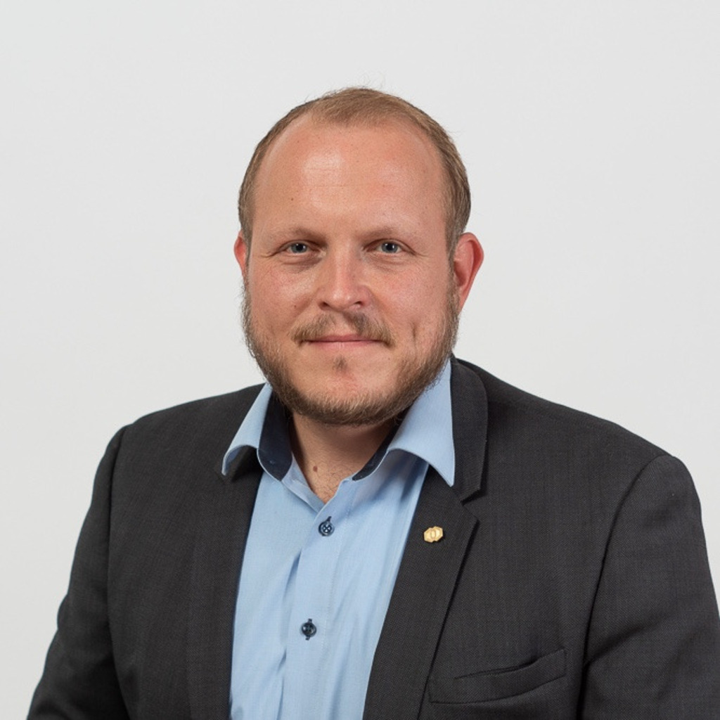 Danilo Strunk Head of Financial Lines (a Casualty division) LEUE