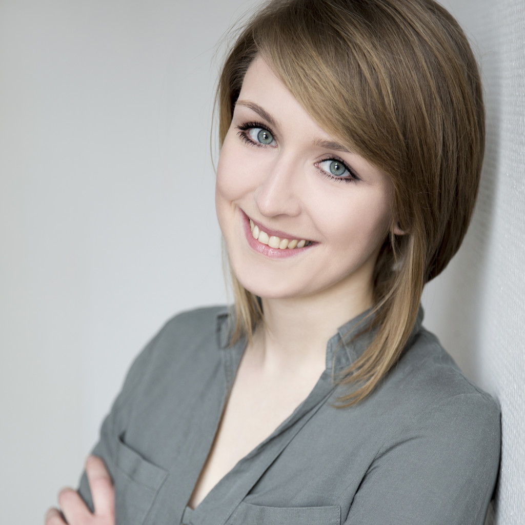 Aleksandra Dobrowolski Customer & Technical Support Specialist