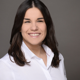 Dr. Julia Adam