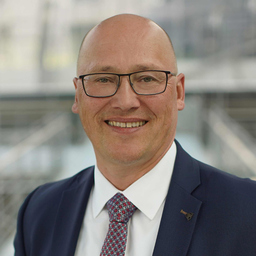 Dr. Henning Rave