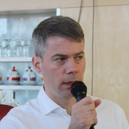 Dr. Roland Schiller