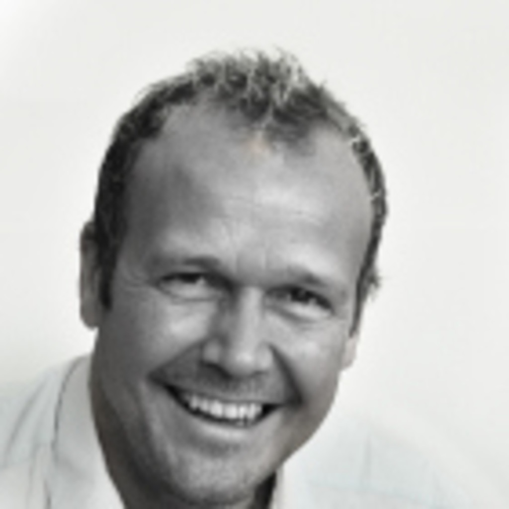 andrew lawrence lecturer in visual communication raffles design