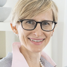Dr. Nadine Farkas