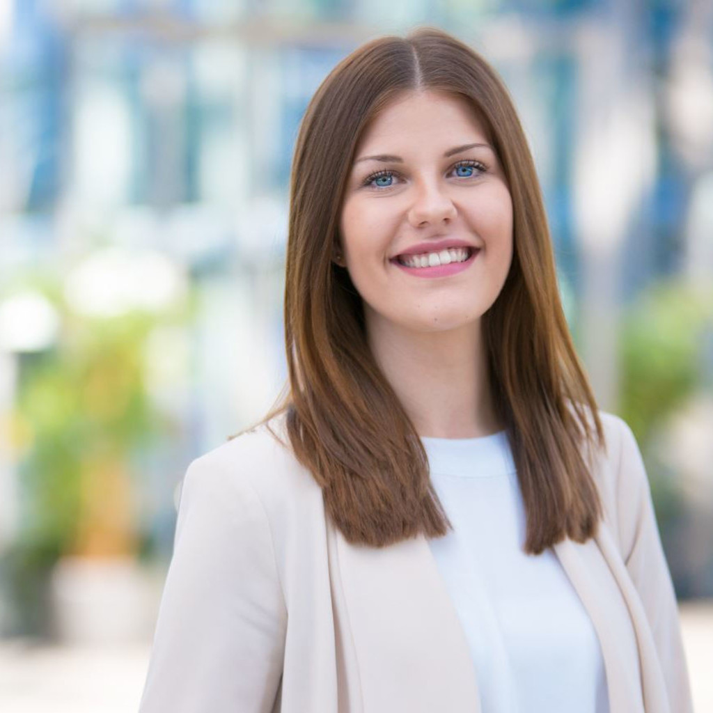 Anna Fischer Product Specialist Product Management Fonds Finanz