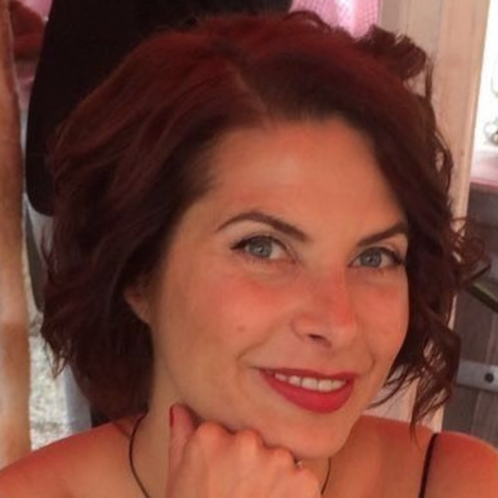 Julia Janovskaja Marketing & Kommunikation Universität Zürich XING